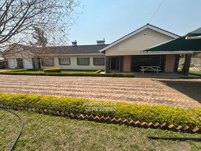 Luxurious 5-Bedroom Home in Greendale