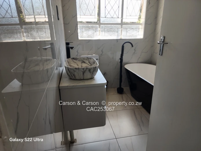 Spacious 5-Bed Windsor Park Home on 3,500m² with Borehole