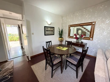 2 Bedroom Flat & Apartment