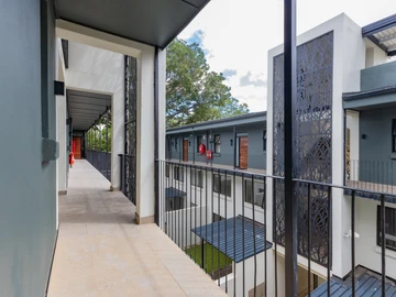 2 Bedroom Flat & Apartment