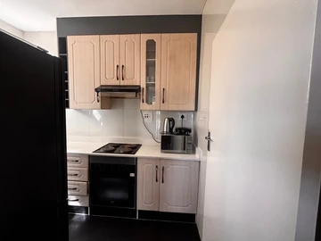 2 Bedroom Flat & Apartment