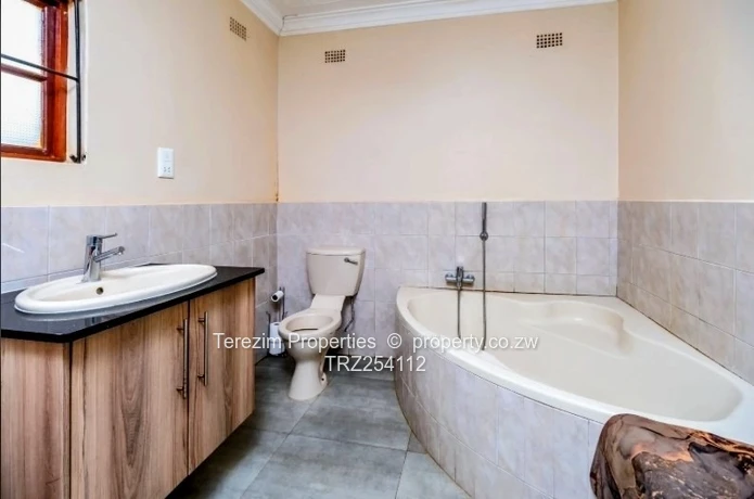 Spacious 4-Bedroom Home For Sale In Knowe Phase 2, Norton