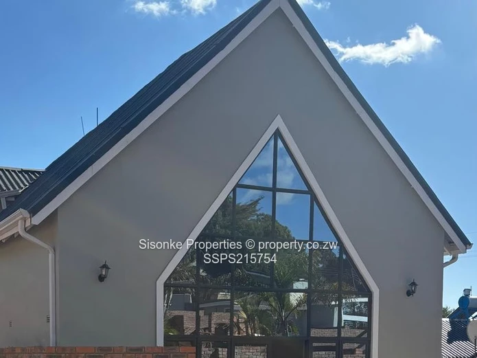 Luxurious 3-Bedroom Cluster House with  Swimming Pool in Hogerty Hill