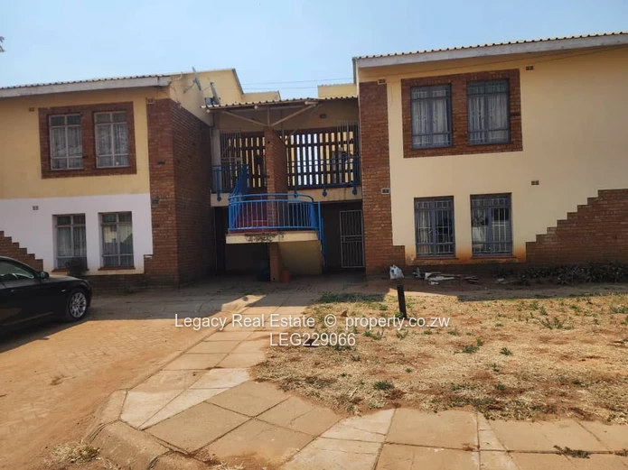 Zimre Park Rental | 3 Beds + Lounge + Kitchen