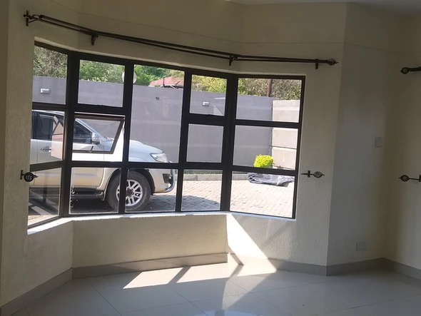 3 Bedroom Flat & Apartment