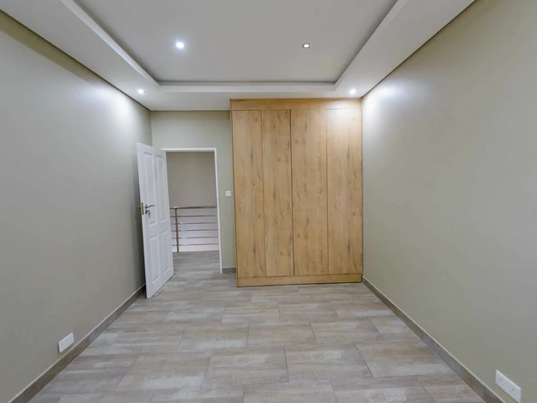 4 Bedroom Flat & Apartment