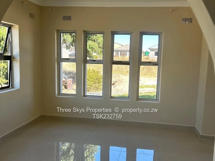 Spacious 4-Bed Home with Modern Kitchen in Windsor, Ruwa
