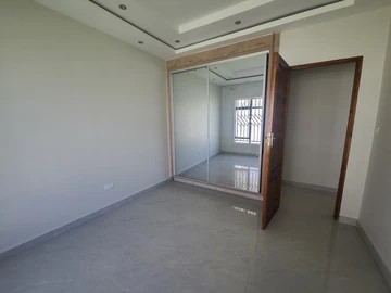 3 Bedroom Flat & Apartment