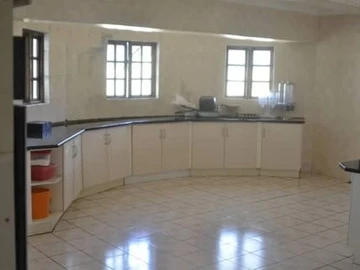 6 Bedroom House