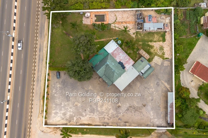 Commercial building for sale