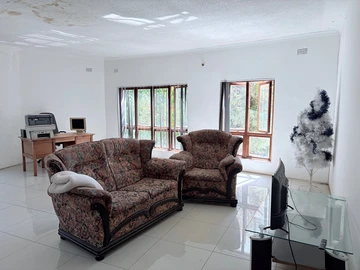 6 Bedroom House