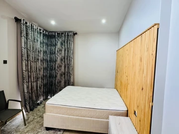 4 Bedroom Flat & Apartment