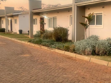 2 Bedroom Flat & Apartment