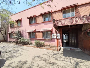 Hotel & Lodge
