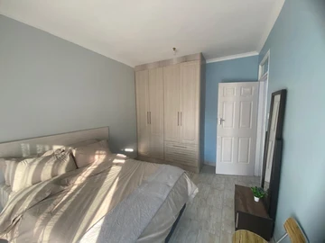 3 Bedroom Flat & Apartment