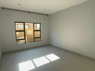 3 Bedroom Flat & Apartment