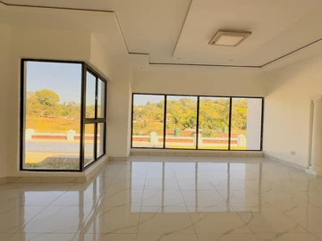 4 Bedroom Flat & Apartment