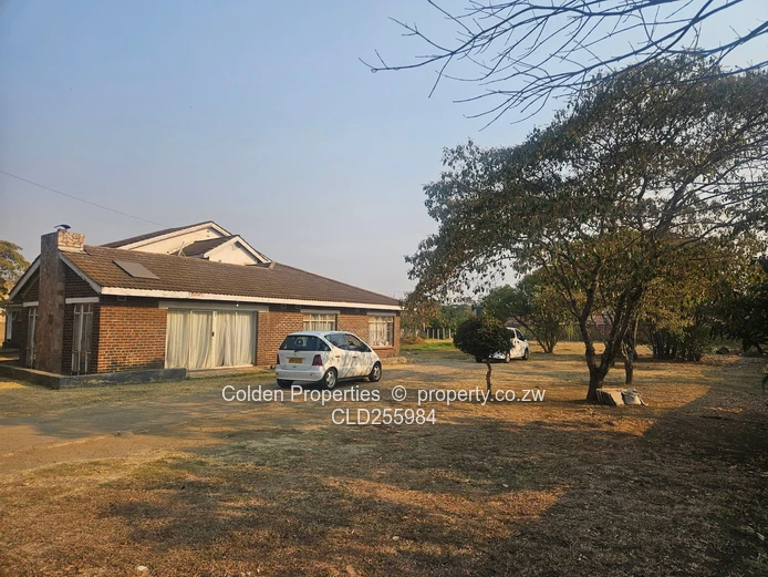 Highlands 5-Bed Townhouse on 3850m² with Borehole & Tanks
