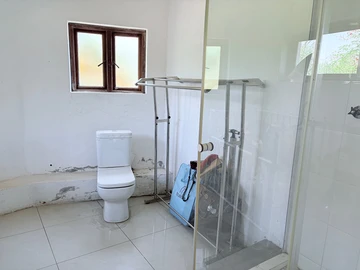 6 Bedroom House