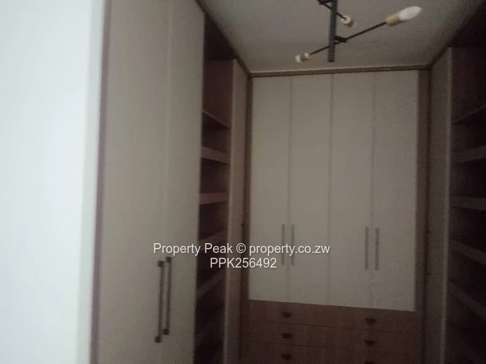 Mount Pleasant Heights: Modern 5-Bed with Expansive Lawn & Borehole