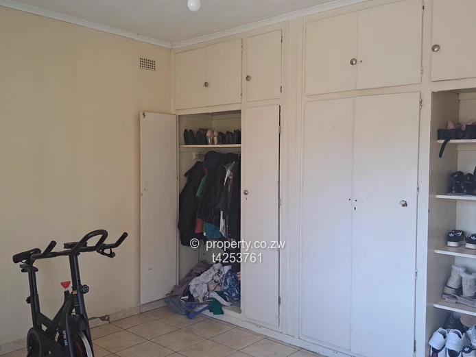 Cotswold hills neat 4 bedroomed house to Rent 
