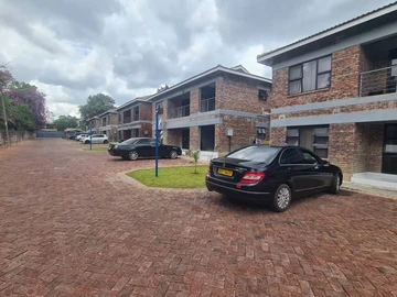 3 Bedroom Flat & Apartment