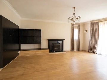 3 Bedroom Flat & Apartment