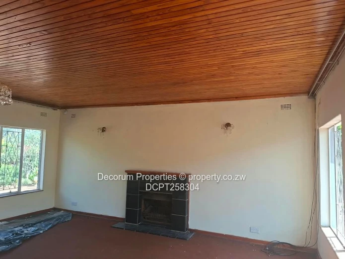 Highlands 5-Bed Home — Borehole, Garden & Fireplace
