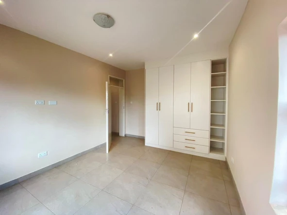 4 Bedroom Flat & Apartment