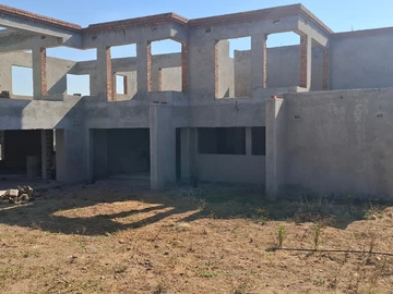 6 Bedroom House