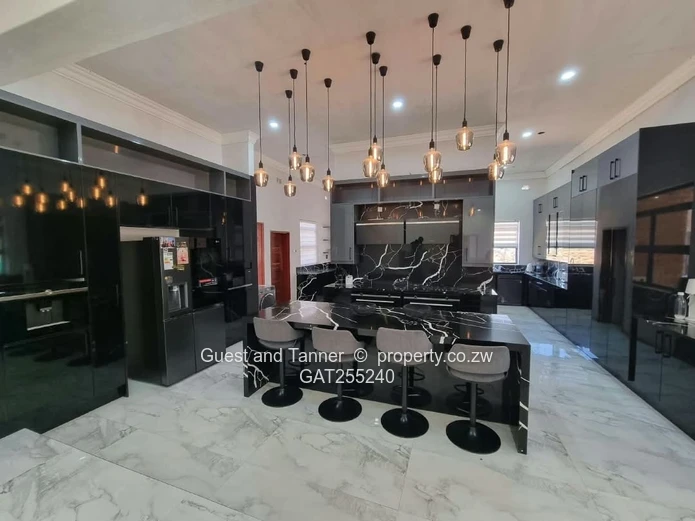 7-Bedroom House for Sale in Matsheumhlophe, Bulawayo with Title deed 