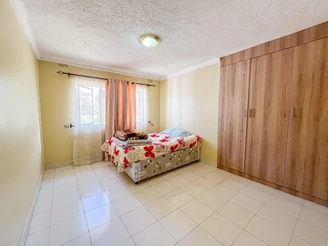 6 Bedroom House