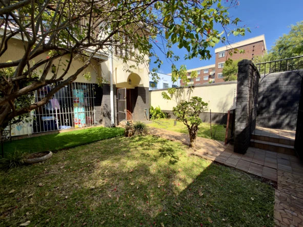 3 Bedroom Flat & Apartment