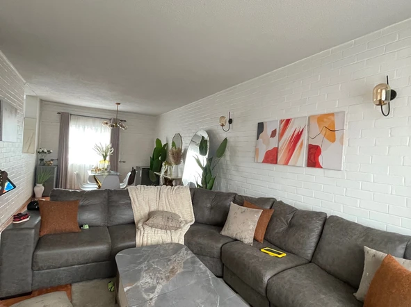 2 Bedroom Flat & Apartment