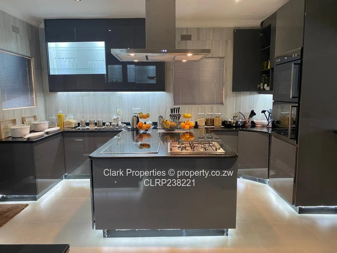 Modern Home! Ready to move in! (Sole Mandate)