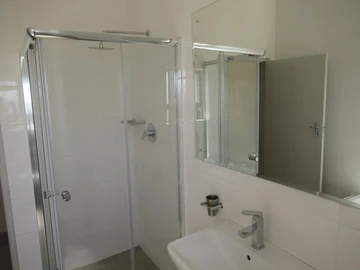 3 Bedroom Flat & Apartment