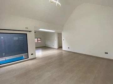 4 Bedroom Flat & Apartment