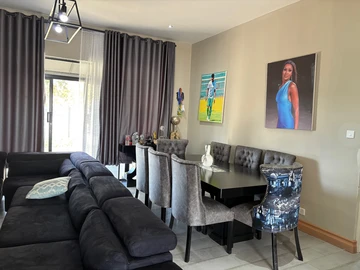 3 Bedroom Flat & Apartment