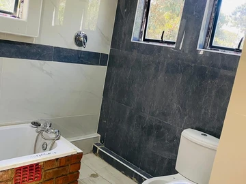 2 Bedroom Flat & Apartment