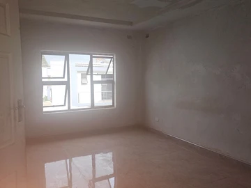 3 Bedroom Flat & Apartment
