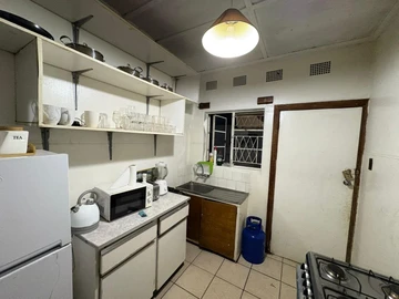 2 Bedroom Flat & Apartment