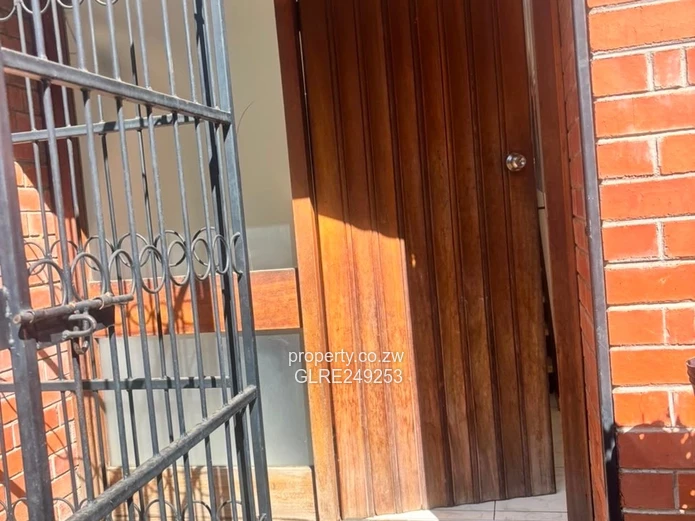 Secure Ground-Floor 3-Bed Avondale Flat with Borehole