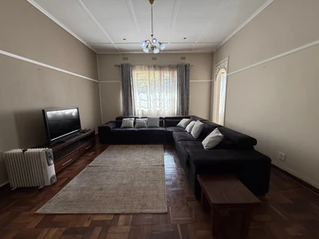 2 Bedroom Flat & Apartment