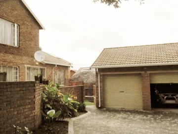 3 Bedroom Flat & Apartment