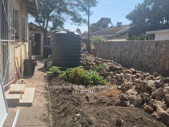 Sunny 2-Bed Cottage in Marlborough, Harare West — Borehole
