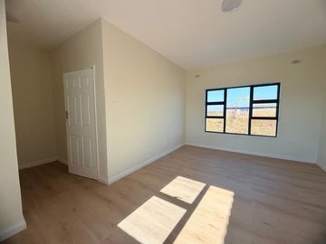 3 Bedroom Flat & Apartment