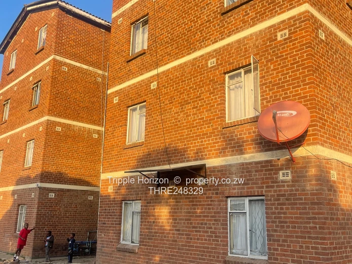 Bright Tiled 2-Beds Flat in Willowvale - Parking