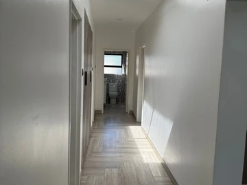 4 Bedroom Flat & Apartment