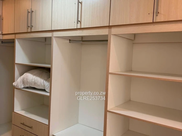 Sunlit Greystone Park 3-Bed Apartment — Balcony & Modern Baths