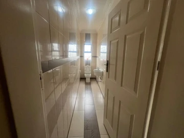 6 Bedroom House